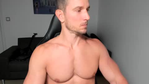 Snapshot of jakubstefano chatting on 15, 12, 2024 Muscle beast P online show from 15, 12, 2024