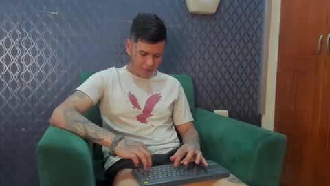 Jamesinked  online show from 6, 10, 2025