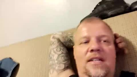 Snapshot of jamestammy2025williams chatting on 17, 12, 2025 jamestammy2025williams online show from 17, 12, 2025