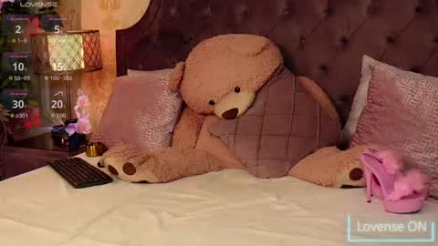 Snapshot of janedevines chatting on 13, 2, 2025 JaneDevine online show from 13, 2, 2025