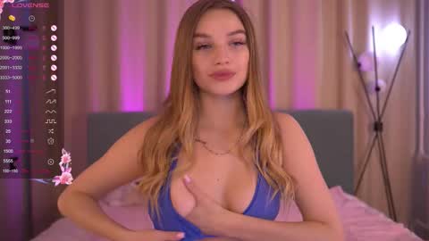 Day Alice Night Stella online show from 22, 3, 2026