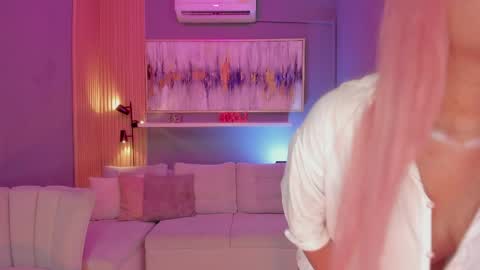 Janinne  online show from 15, 4, 2026