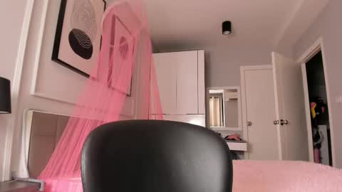 Amelle online show from 26, 2, 2026