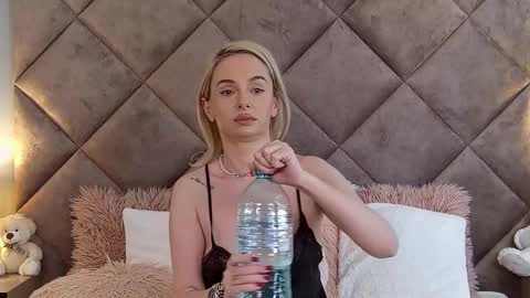 jaquelinemerlot online show from 3, 2, 2025