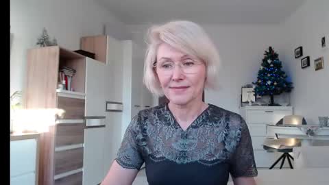 Snapshot of jasmin18v chatting on 25, 12, 2024 Jasmin room for people 40 online show from 25, 12, 2024