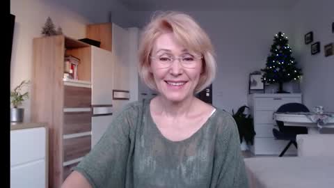 Snapshot of jasmin18v chatting on 3, 1, 2025 Jasmin room for people 40 online show from 3, 1, 2025