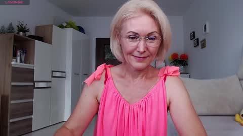 Snapshot of jasmin18v chatting on 20, 9, 2025 Jasmin room for people 40 online show from 20, 9, 2025