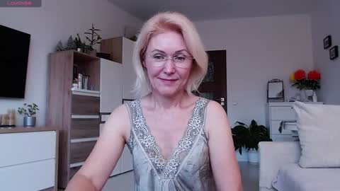 Snapshot of jasmin18v chatting on 24, 10, 2025 Jasmin room for people 40 online show from 24, 10, 2025