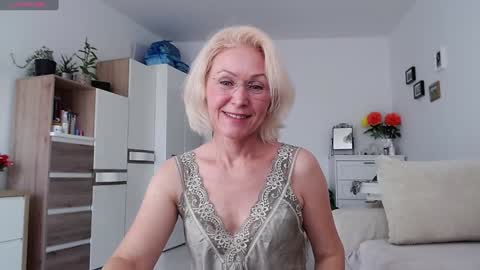 Snapshot of jasmin18v chatting on 5, 11, 2025 Jasmin room for people 40 online show from 5, 11, 2025