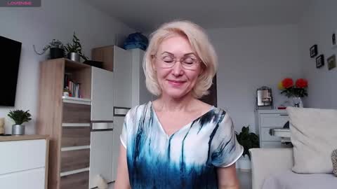 Snapshot of jasmin18v chatting on 14, 11, 2025 Jasmin room for people 40 online show from 14, 11, 2025