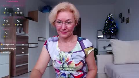Snapshot of jasmin18v chatting on 20, 12, 2025 Jasmin room for people 40 online show from 20, 12, 2025