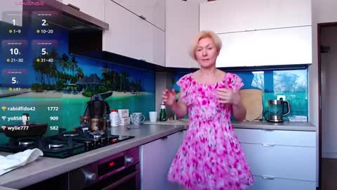 Snapshot of jasmin18v chatting on 12, 1, 2026 Jasmin room for people 40 online show from 12, 1, 2026