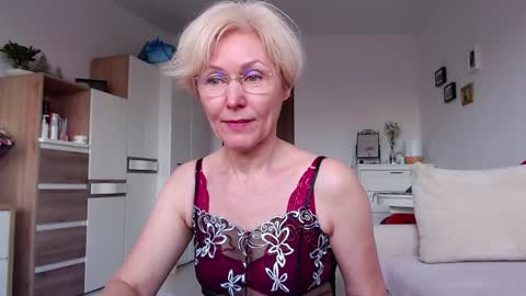 Snapshot of jasmin18v chatting on 3, 3, 2026 Jasmin room for people 40 online show from 3, 3, 2026