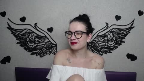 JasmineKouch online show from 16, 10, 2025