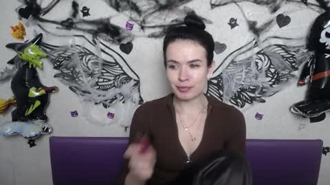 JasmineKouch online show from 12, 11, 2025