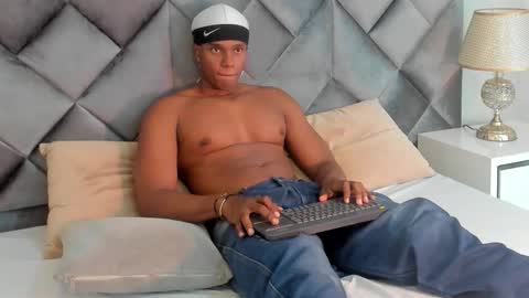 Snapshot of jax_black chatting on 1, 10, 2025 jax black online show from 1, 10, 2025
