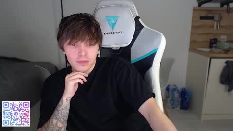 Snapshot of jayce_icestone chatting on 4, 10, 2025 Jayce online show from 4, 10, 2025