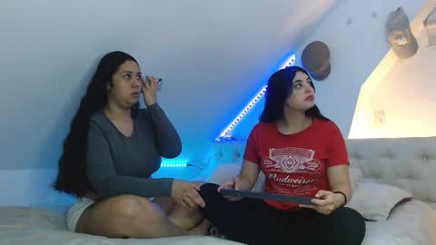 Jazmin and Scarlett online show from 17, 10, 2025
