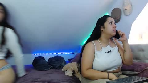 Jazmin and Scarlett online show from 28, 10, 2025