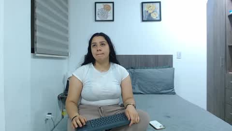 Jazmin and Scarlett online show from 13, 4, 2026