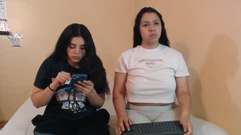 Jazmin and Scarlett online show from 10, 7, 2026
