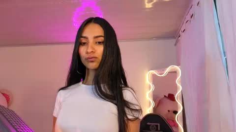 Snapshot of jazmin_tay chatting on 7, 10, 2025 Jazmin online show from 7, 10, 2025