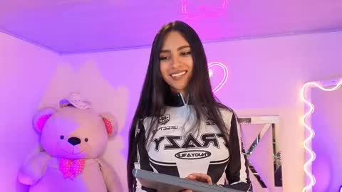 Snapshot of jazmin_tay chatting on 21, 10, 2025 Jazmin online show from 21, 10, 2025