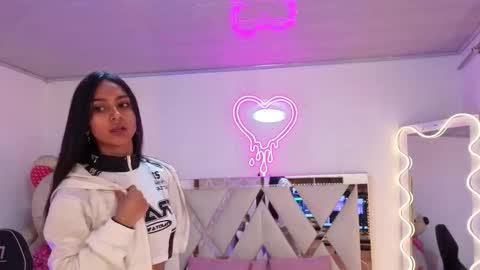 Snapshot of jazmin_tay chatting on 14, 11, 2025 Jazmin online show from 14, 11, 2025