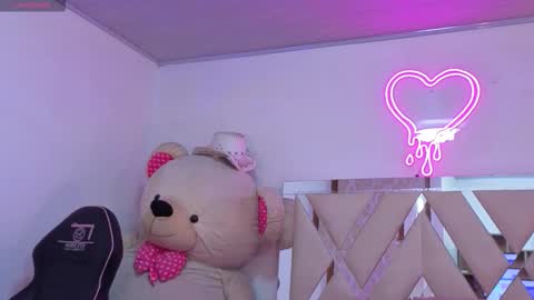 Snapshot of jazmin_tay chatting on 3, 12, 2025 Jazmin online show from 3, 12, 2025