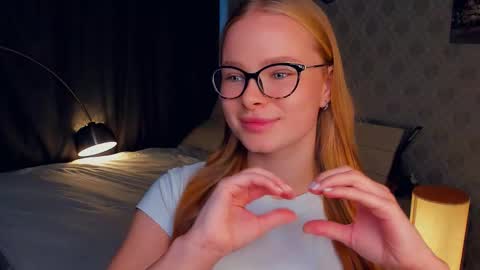 Snapshot of jeanicecoult chatting on 19, 10, 2025 Jenny online show from 19, 10, 2025