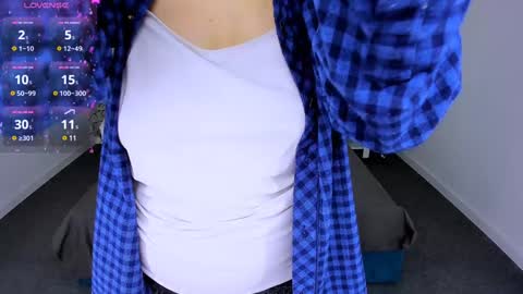 jeanniefox_ online show from 6, 12, 2024