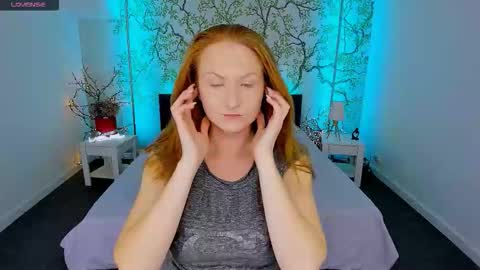 jeanniefox_ online show from 11, 9, 2025
