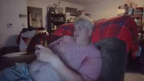 Snapshot of jecko71 chatting on 17, 5, 2026 dadbody71 online show from 17, 5, 2026