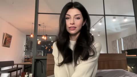 jennifer bones online show from 1, 12, 2025