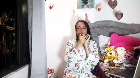 Snapshot of jenna_grey24 chatting on 3, 11, 2025 Isabella online show from 3, 11, 2025