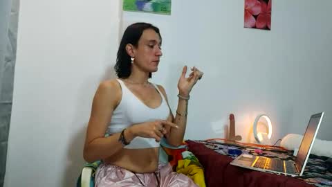 Snapshot of jenna_grey24 chatting on 2, 12, 2025 Isabella online show from 2, 12, 2025