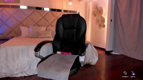 Snapshot of jennaolson chatting on 8, 1, 2025 Jenna Olson online show from 8, 1, 2025