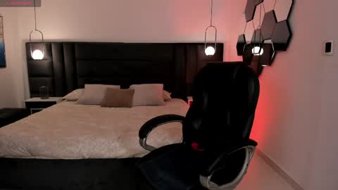 Jenna Olson  online show from 11, 4, 2026