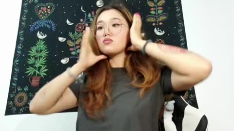 Snapshot of jennatyan chatting on 12, 9, 2025 JENNA online show from 12, 9, 2025