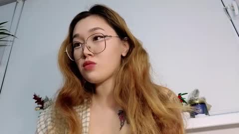 Snapshot of jennatyan chatting on 4, 12, 2025 JENNA online show from 4, 12, 2025