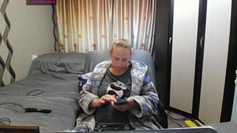 JenniDeep online show from 8, 6, 2026