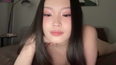 Snapshot of jennie_yung chatting on 10, 6, 2026 jennie_yung online show from 10, 6, 2026