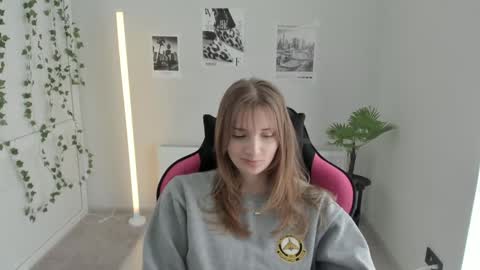 Snapshot of jenniestar chatting on 27, 4, 2026 Karla online show from 27, 4, 2026