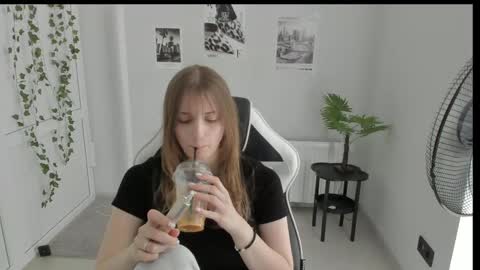 Snapshot of jenniestar chatting on 23, 5, 2026 Karla online show from 23, 5, 2026
