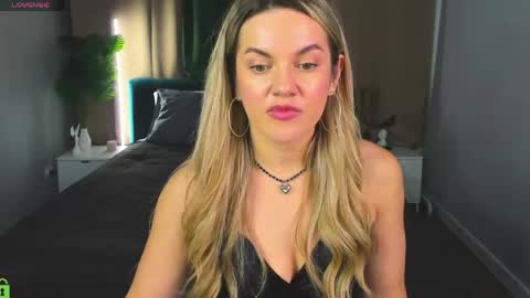Jennifer Perezz online show from 27, 4, 2026