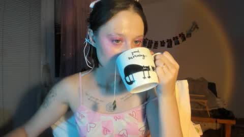 Jennifer Jenny Darling   online show from 3, 12, 2025