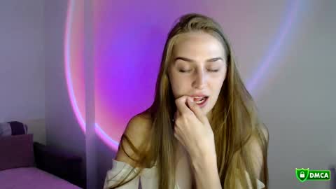 Snapshot of jennyjansen chatting on 9, 10, 2025 The Flower Power Models online show from 9, 10, 2025