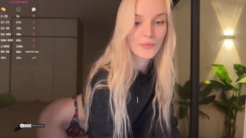 Snapshot of jennytime chatting on 18, 12, 2024 Jen online show from 18, 12, 2024