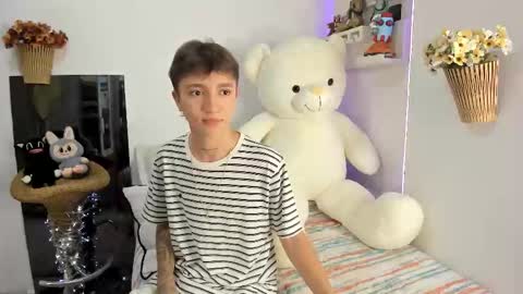 jero independent model online show from 3, 3, 2026