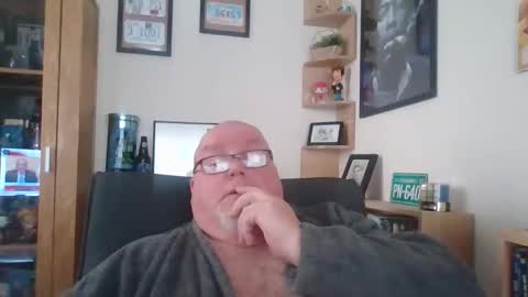 Snapshot of jerseyhammer01 chatting on 15, 12, 2025 Harry online show from 15, 12, 2025